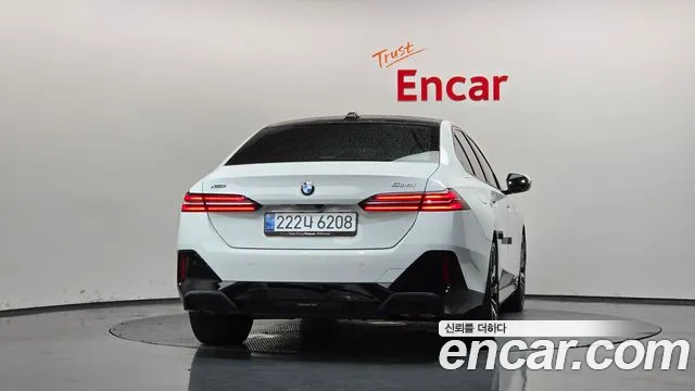 BMW 5-Series 5 серия (G60) 530i xDrive M Sport — Фото автомобиля 4