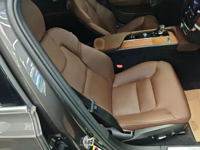Volvo S90 — Фото автомобиля 24
