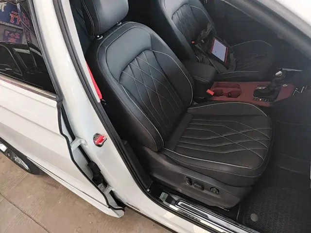Volkswagen Tiguan L — Фото автомобиля 24