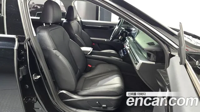 Hyundai Grandeur Grandeur (GN7) 2.5 Бензин 2WD — Фото автомобиля 26