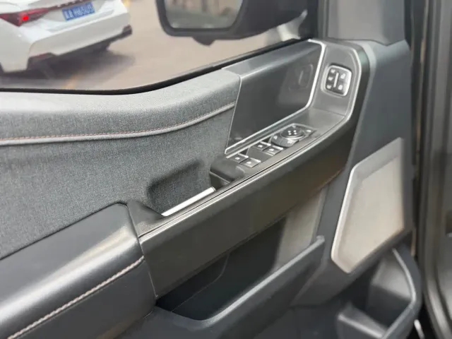 Ford F-150 Raptor — Фото автомобиля 10