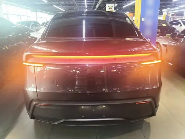 Tesla Model Y — Фото автомобиля 5