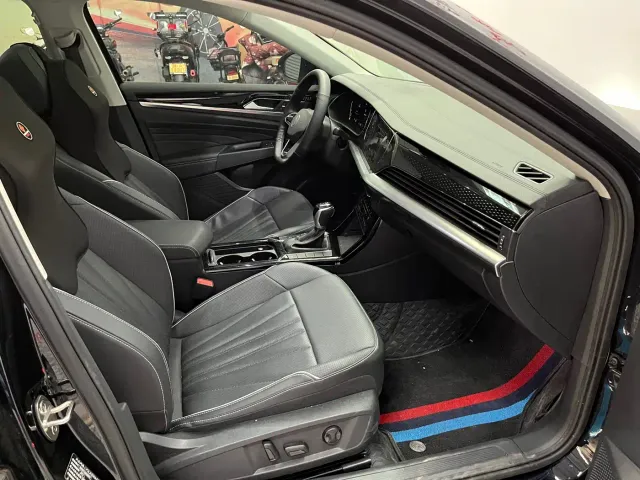 Volkswagen Passat — Фото автомобиля 12