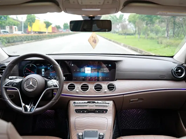 Mercedes-Benz E-Class — Фото автомобиля 15