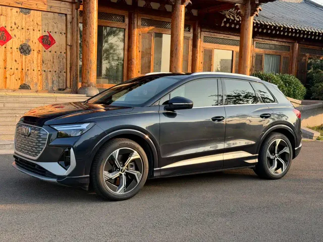 Фотография автомобиля — Audi Q4 e-tron