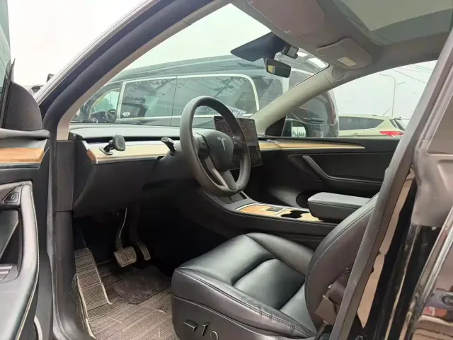 Tesla Model Y — Фото автомобиля 4