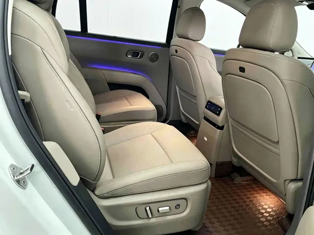 Li Auto i8 — Фото автомобиля 5