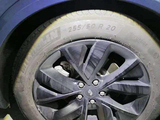 Li Auto L8 — Фото автомобиля 7