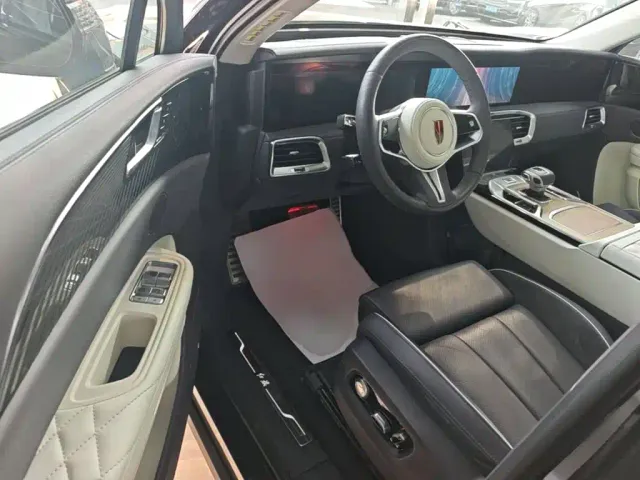 Hongqi E-HS9 — Фото автомобиля 15