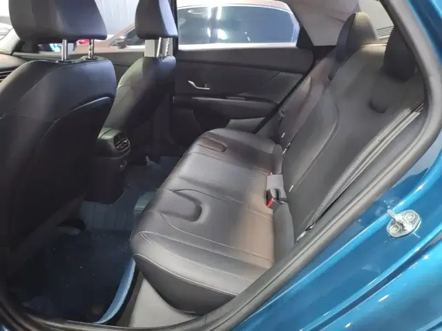 Hyundai Elantra — Фото автомобиля 16