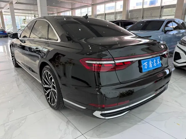 Audi A8 — Фото автомобиля 18