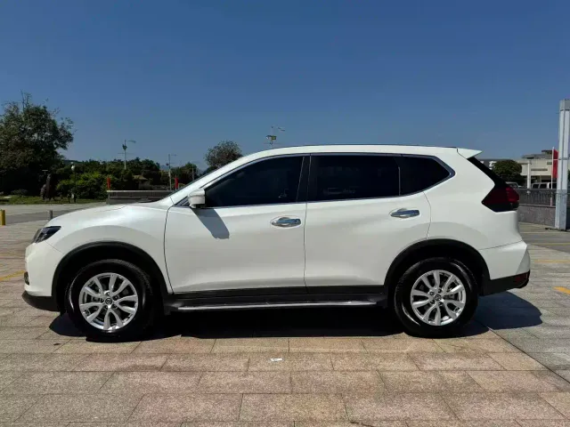 Nissan X-Trail — Фото автомобиля 4