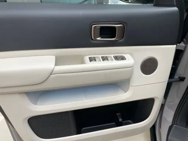 Li Auto MEGA — Фото автомобиля 7