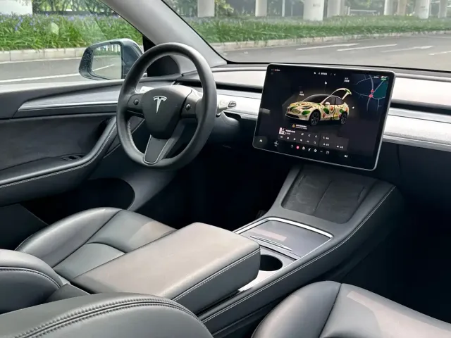 Tesla Model Y — Фото автомобиля 8