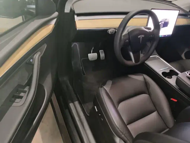 Tesla Model Y — Фото автомобиля 15