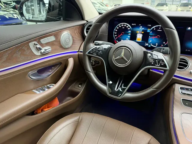 Mercedes-Benz E-Class — Фото автомобиля 6