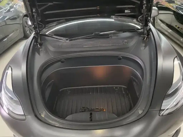 Tesla Model 3 — Фото автомобиля 19