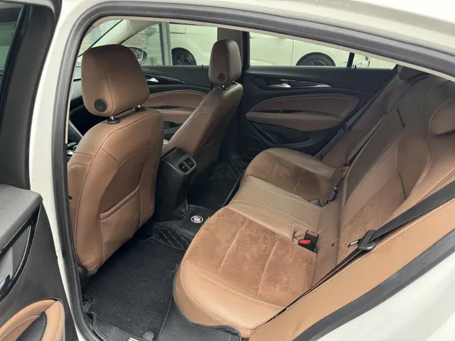 Buick Regal — Фото автомобиля 9