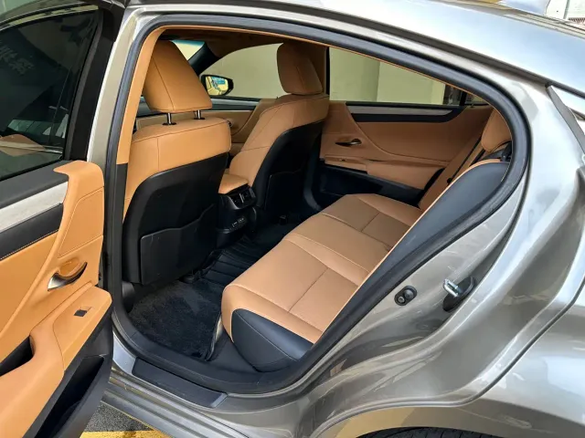 Lexus ES — Фото автомобиля 14