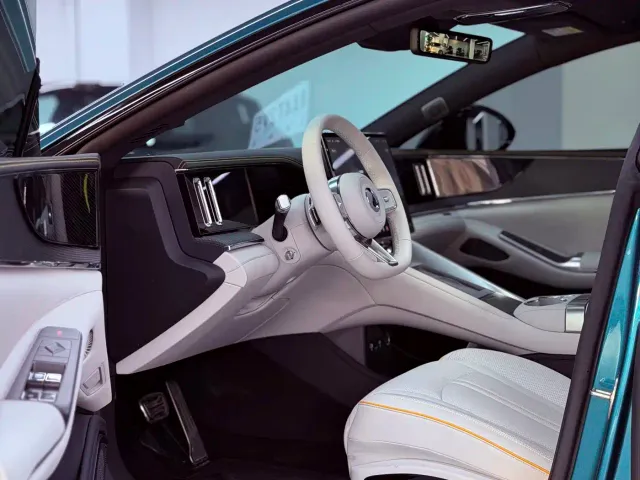 Denza Z9GT — Фото автомобиля 10