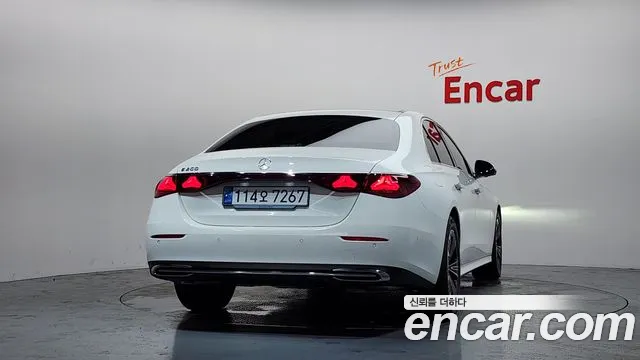 Mercedes-Benz E-Class — Фото автомобиля 4