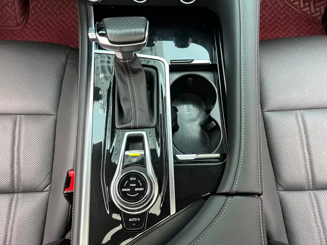 Changan CS95 — Фото автомобиля 14