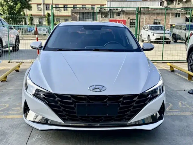 Hyundai Elantra — Фото автомобиля 18