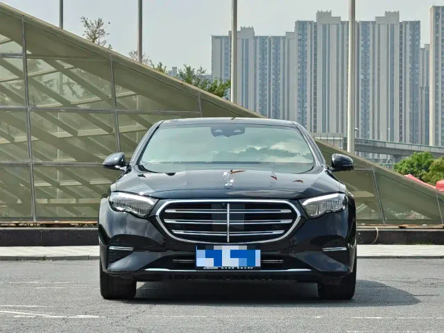Mercedes-Benz E-Class — Фото автомобиля 2