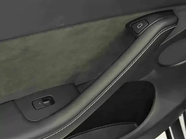 Tesla Model Y — Фото автомобиля 9