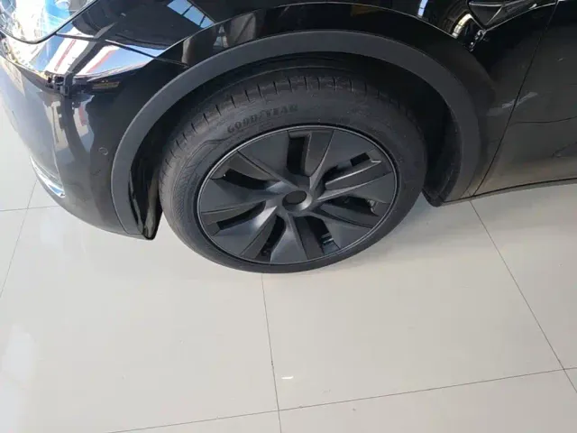 Tesla Model Y — Фото автомобиля 22