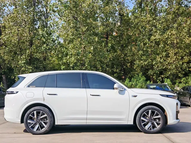 Li Auto L7 — Фото автомобиля 4