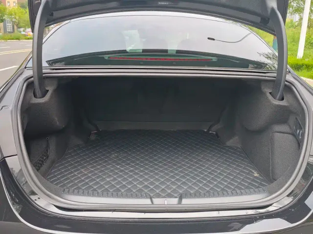 Mercedes-Benz E-Class — Фото автомобиля 16