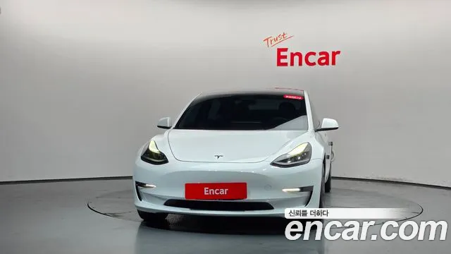 Фотография автомобиля — Tesla Model 3