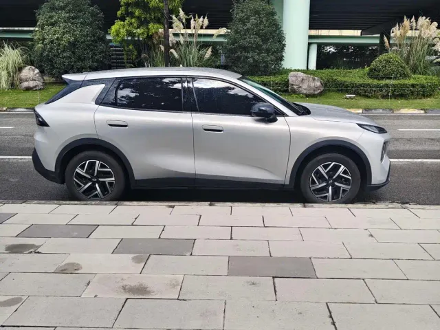Changan Qiyuan Q05 — Фото автомобиля 4