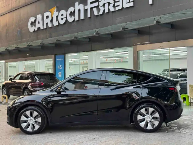 Tesla Model Y — Фото автомобиля 2