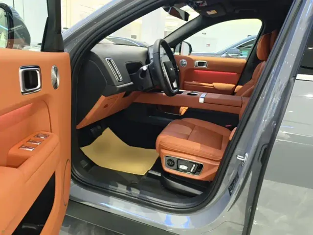 Li Auto L7 — Фото автомобиля 15