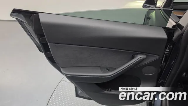 Tesla Model Y — Фото автомобиля 14