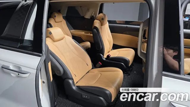 Kia Carnival Generation 4 — Фото автомобиля 17