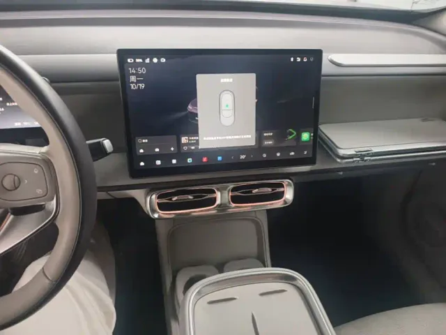 Leapmotor B10 — Фото автомобиля 12