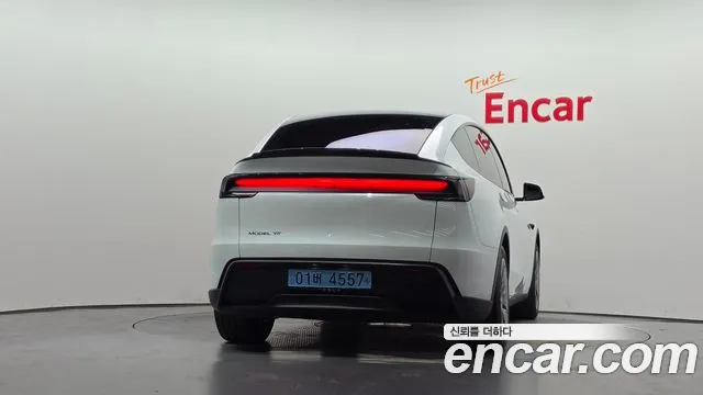 Tesla Model Y — Фото автомобиля 4