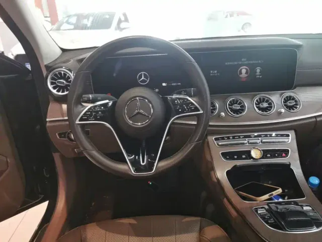 Mercedes-Benz E-Class — Фото автомобиля 10
