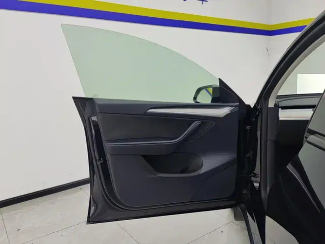 Tesla Model Y — Фото автомобиля 7