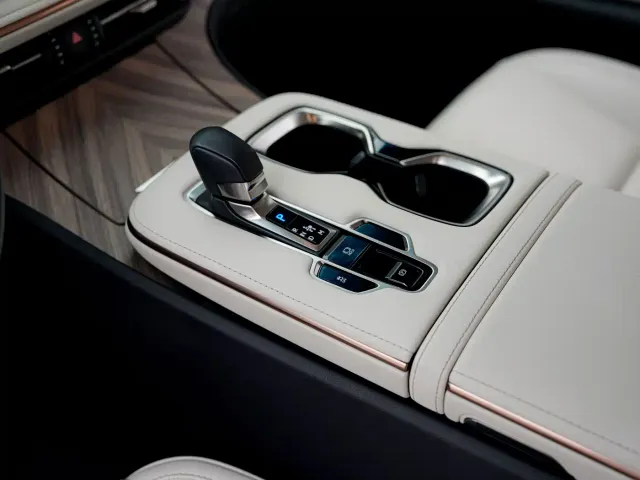 Lexus Lexus LM 2025 Model 500h Six-Seater Prestige Edition — Фото автомобиля 9