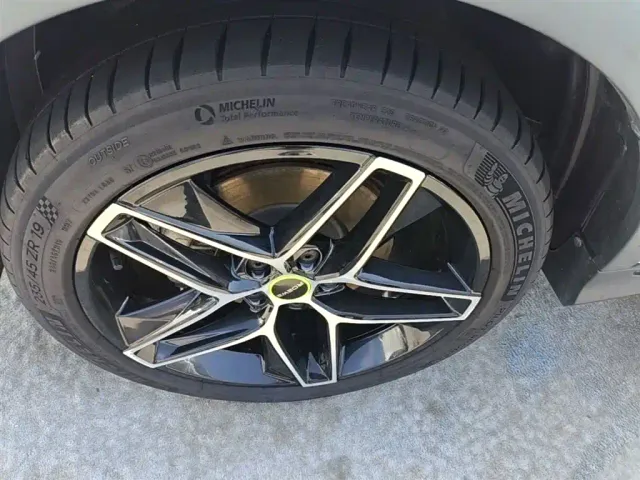 Roewe RX5 — Фото автомобиля 22