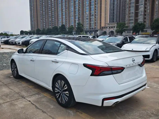 Nissan Teana — Фото автомобиля 10