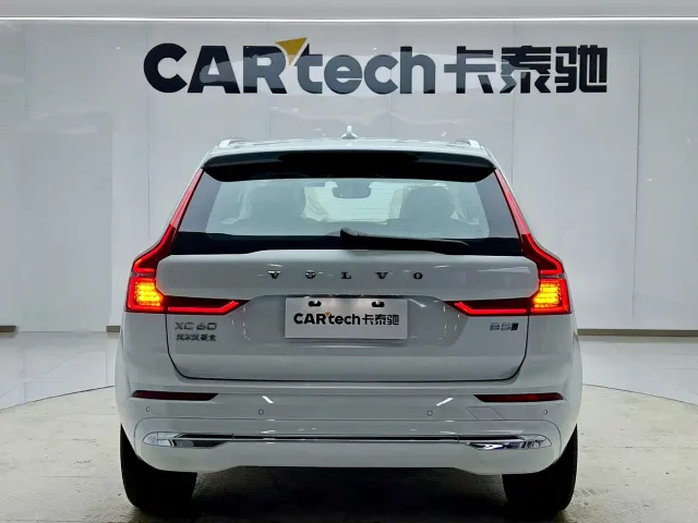Volvo XC60 — Фото автомобиля 4