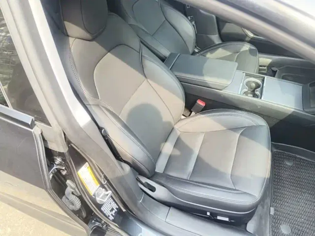 Tesla Model 3 — Фото автомобиля 24