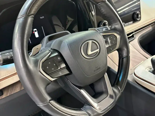 Lexus LM — Фото автомобиля 13