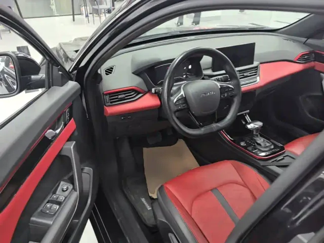 Dongfeng Yixuan — Фото автомобиля 15