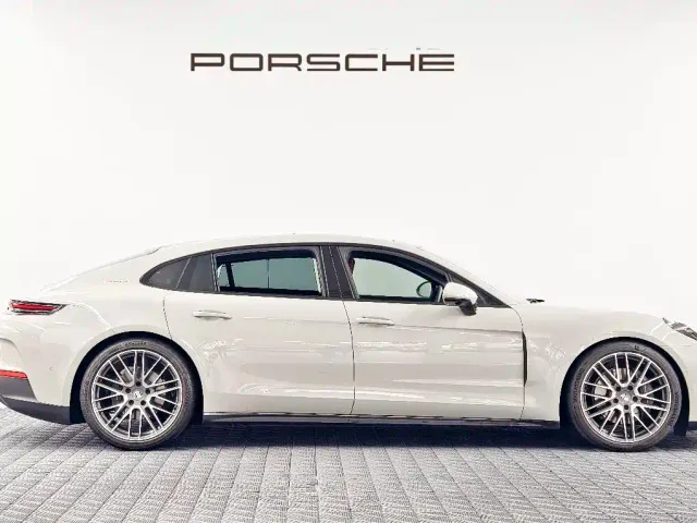 Porsche Panamera — Фото автомобиля 8